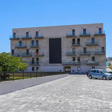 Апартаменты Royal Dutch At Sea *