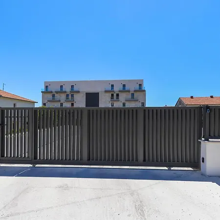 Royal Dutch At Sea Трогир