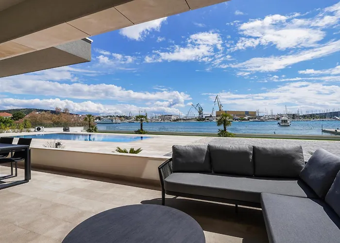 Royal Dutch At Sea Трогир