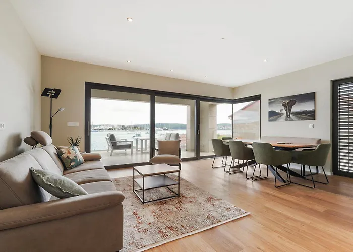 Апартаменты Royal Dutch At Sea *