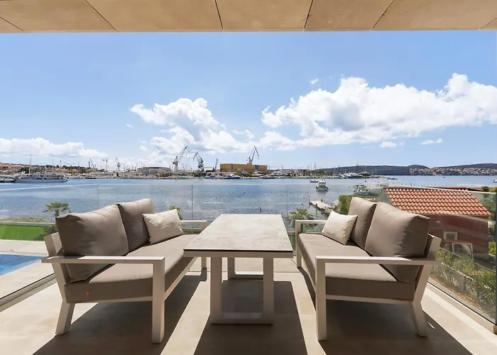 Royal Dutch At Sea *