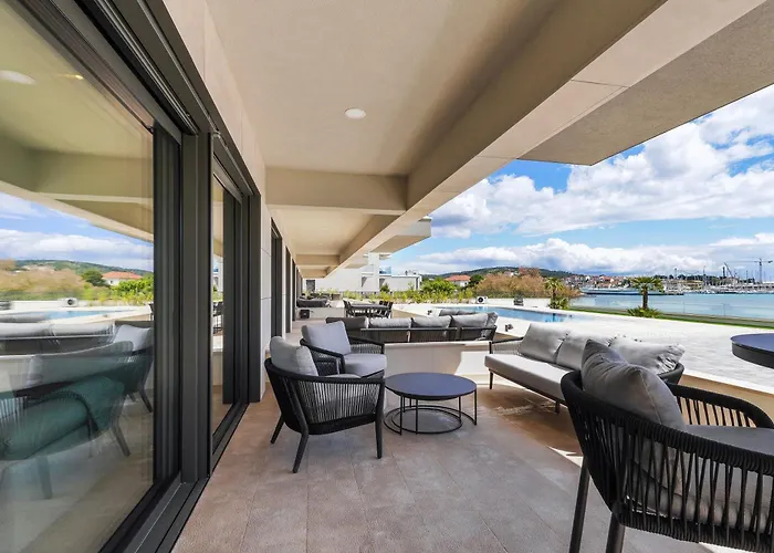 Royal Dutch At Sea Трогир