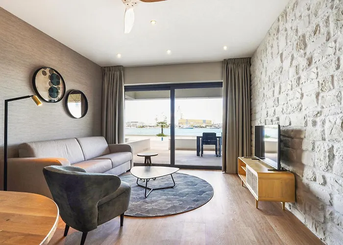 Апартаменты Royal Dutch At Sea *