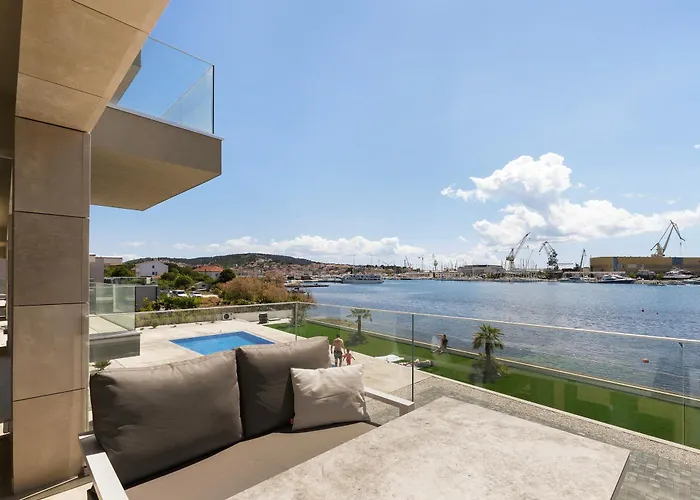 Royal Dutch At Sea Трогир