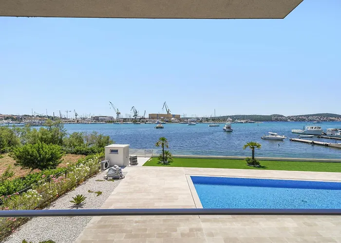 Royal Dutch At Sea Апартаменты Трогир